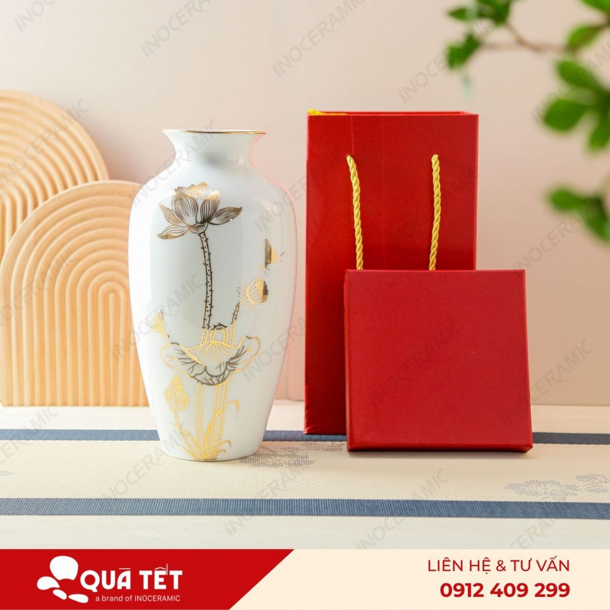 Lọ Hoa Sen Vàng Chỉ Vàng