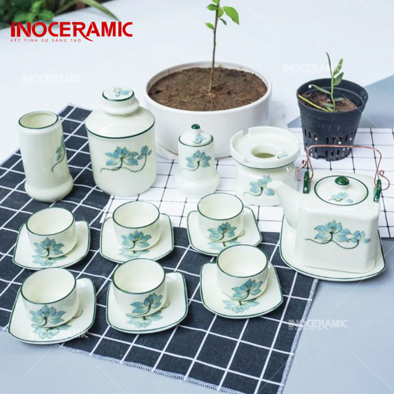 Cận cảnh các món trà cụ đồng bộ trong bộ trà cao cấp full phụ kiện men gốm độc đáo