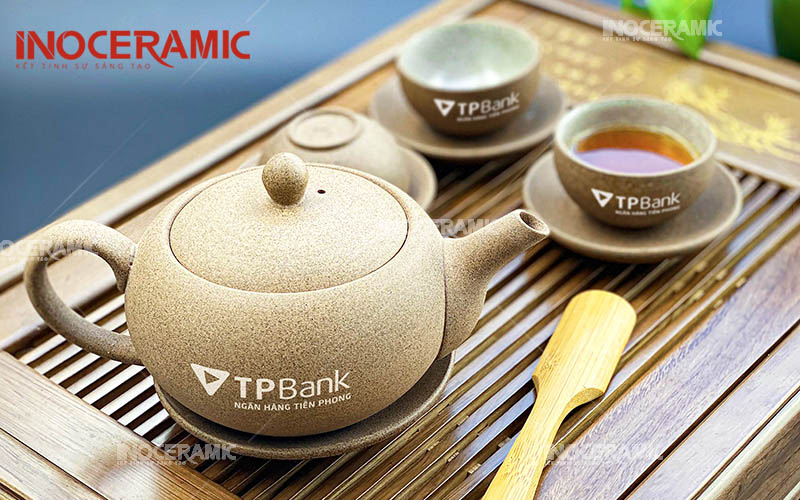 Bộ quà tặng ấm chén in logo TPBank sắc nét, nước men bóng mịn
