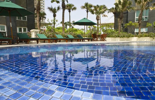 Top 15 mẫu gạch mosaic ốp bể bơi, hồ bơi đẹp mê mẩn - anh minh hoa 4
