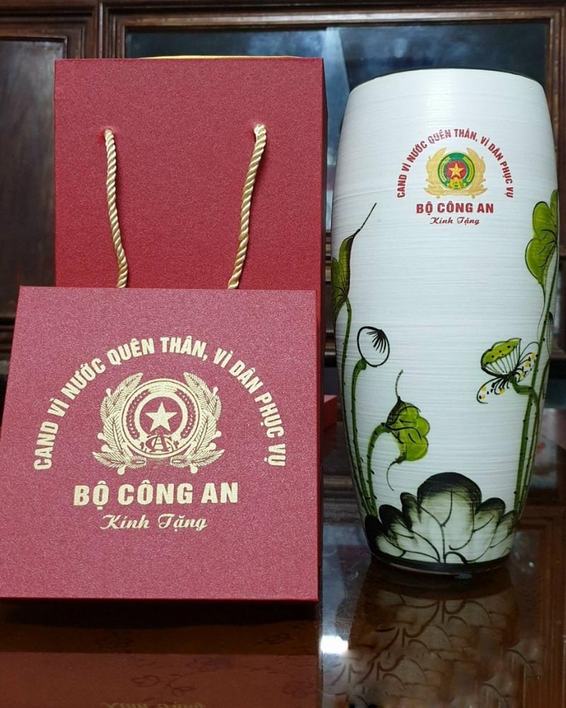 lọ hoa in logo quà tạng giá rẻ 2023 2024