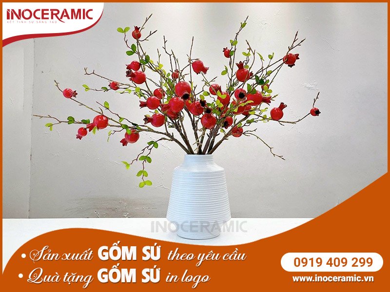 Bình hoa sứ trắng Bát Tràng quà tặng giá rẻ - anh minh hoa 3
