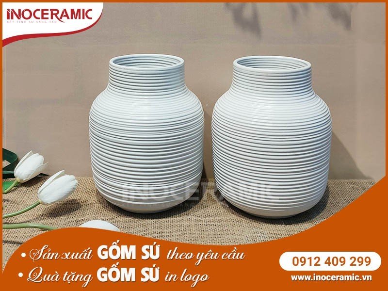 Bình hoa sứ trắng Bát Tràng quà tặng giá rẻ - anh minh hoa 2