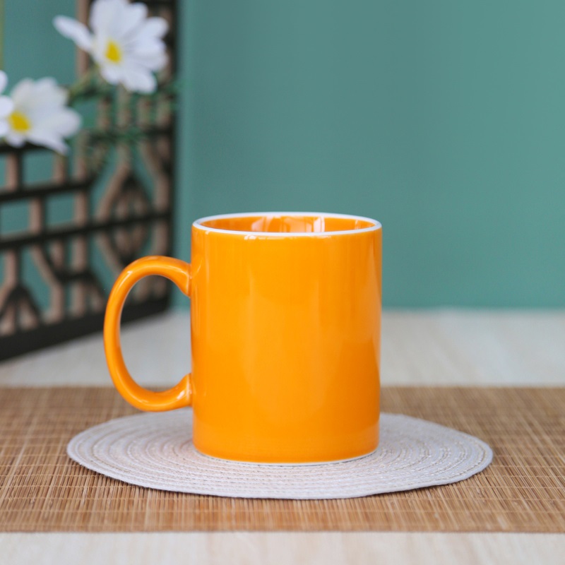 Ly Trụ Kẻ Miệng Cam