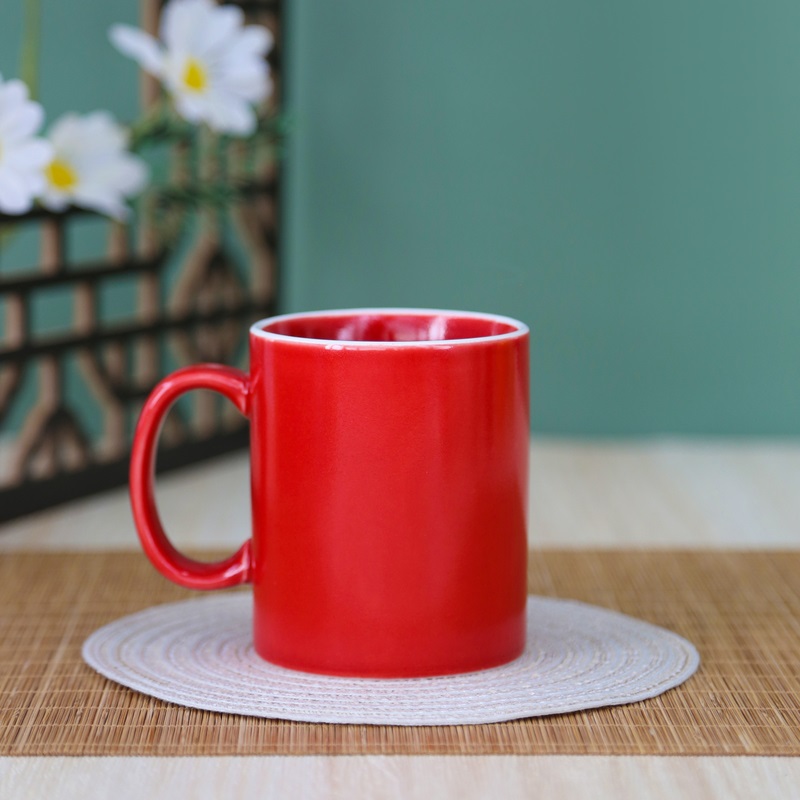 Ly Trụ Kẻ Miệng Đỏ
